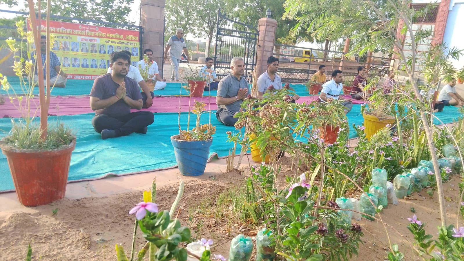 आदर्श विद्यामन्दिर - 